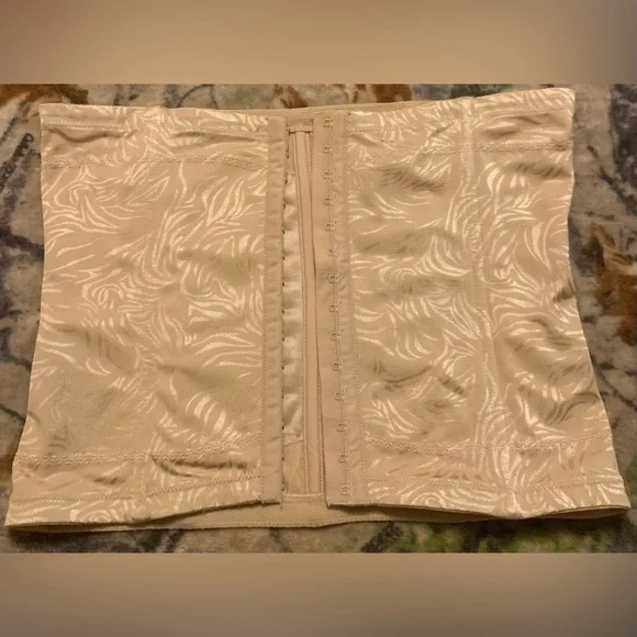 Maidenform shapewear - Picture 4 of 6